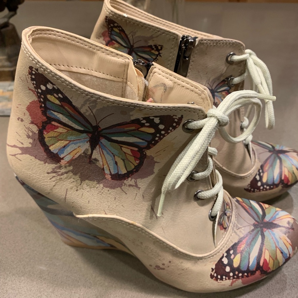 Goby Butterfly Booties 36